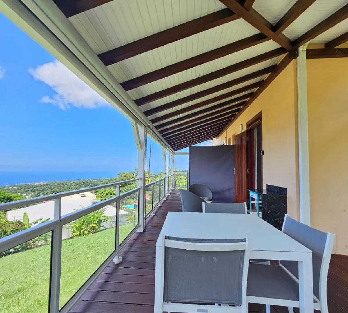 Appartement Emeraude Vue Sur Mer Et Montagne Gourbeyre 0*,